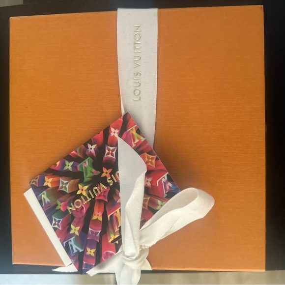 Louis Vuitton belt - Picture 10 of 14